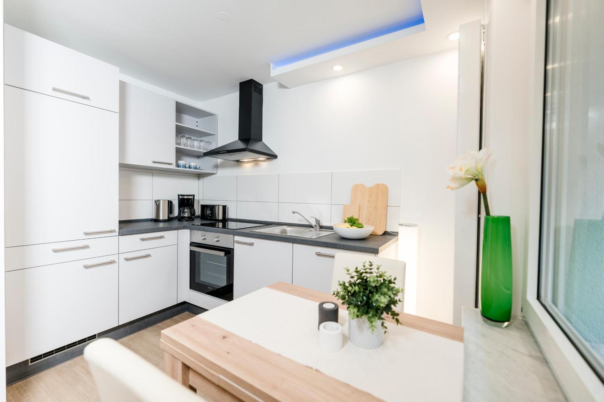 Bellabene Modernes Studio Apartment In Zentraler Lage Mit Terrasse, Parkplatz, Smarttv Pforzheim Exterior foto