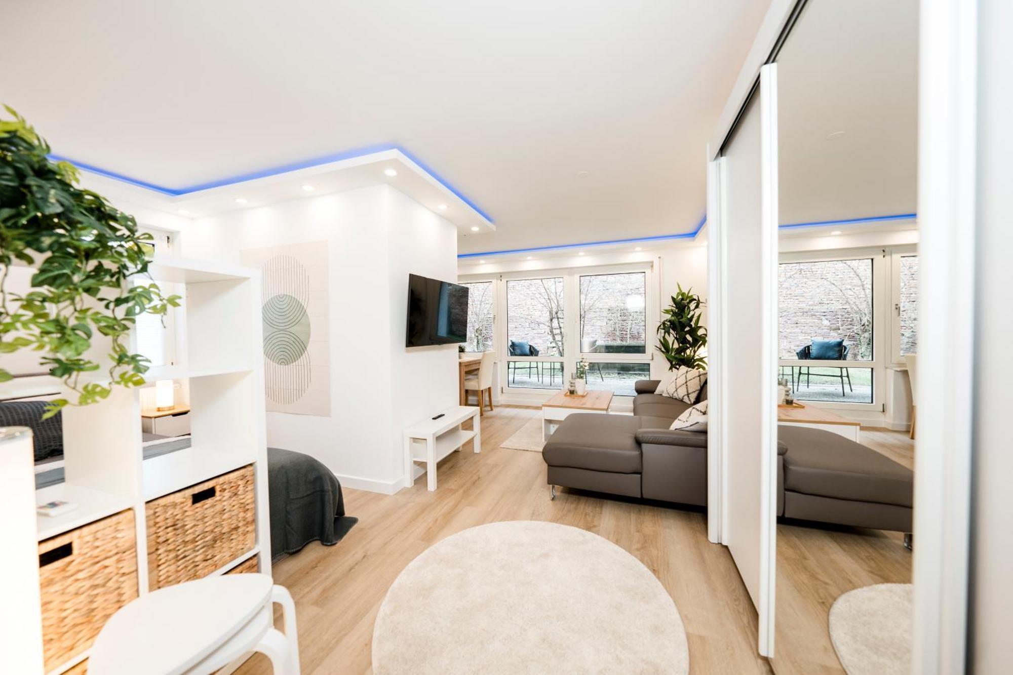 Bellabene Modernes Studio Apartment In Zentraler Lage Mit Terrasse, Parkplatz, Smarttv Pforzheim Exterior foto