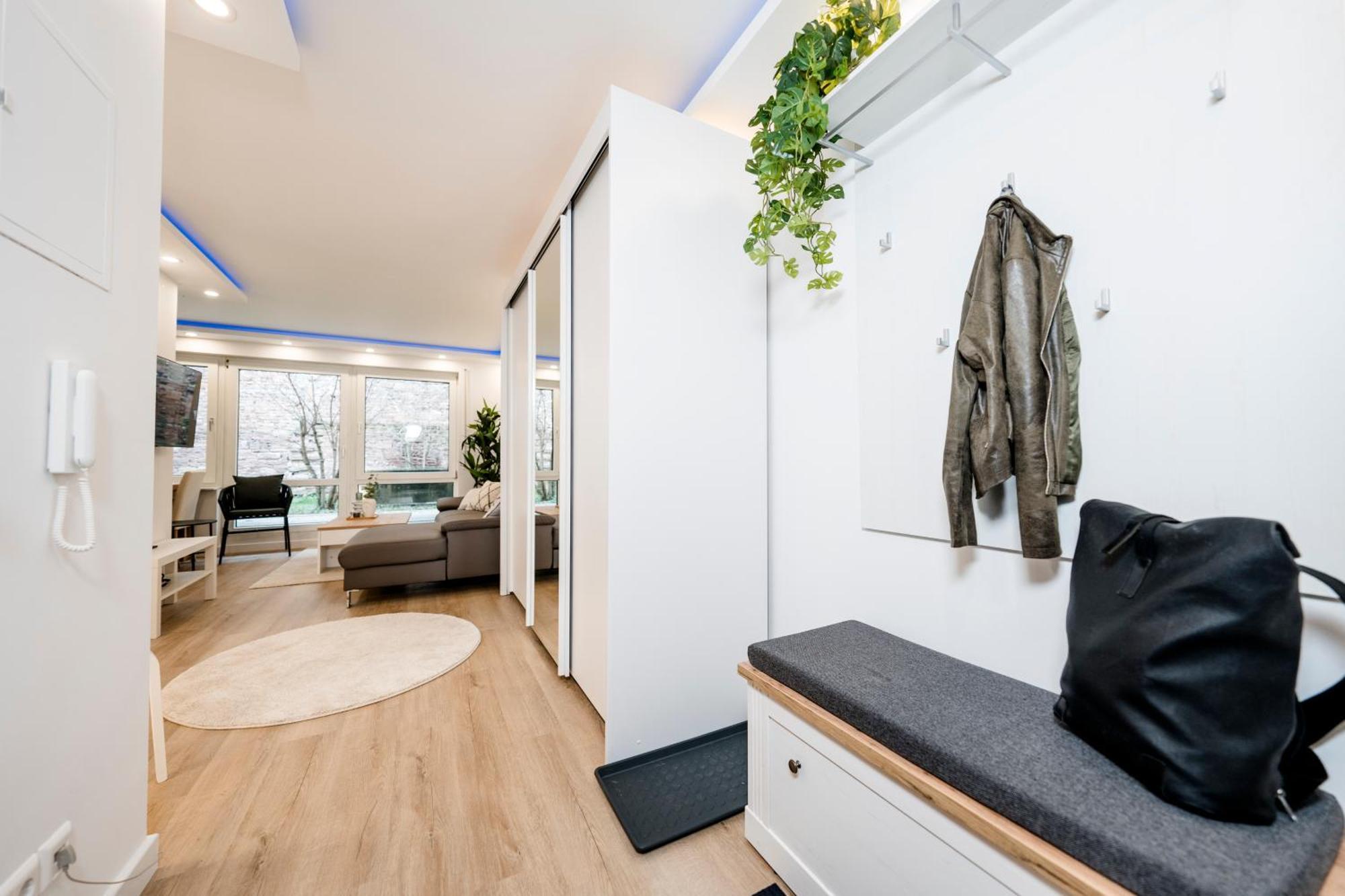 Bellabene Modernes Studio Apartment In Zentraler Lage Mit Terrasse, Parkplatz, Smarttv Pforzheim Exterior foto