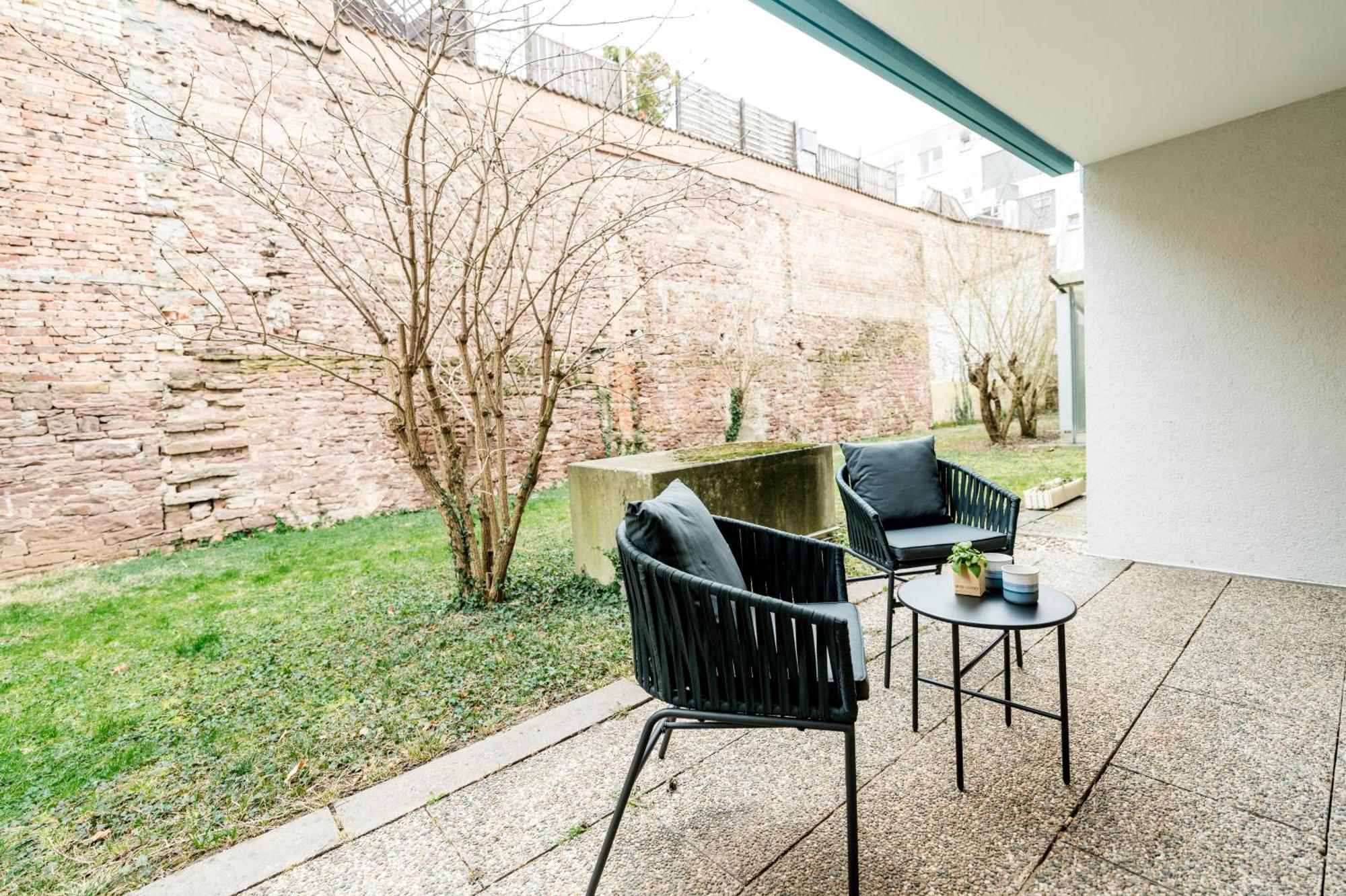 Bellabene Modernes Studio Apartment In Zentraler Lage Mit Terrasse, Parkplatz, Smarttv Pforzheim Exterior foto